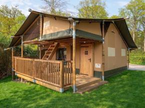 XL Glamping tent with bathroom in Lathum